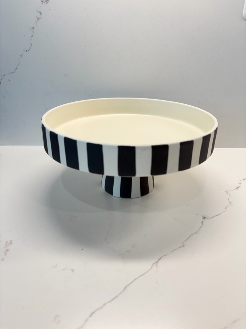 Oyoy Black & White Stripe small Pedestal Stand